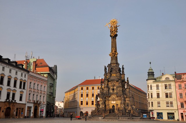 Olmuetz, Oberring mit Dreifaltigkeitssaeule, Rathaus und Brunnen