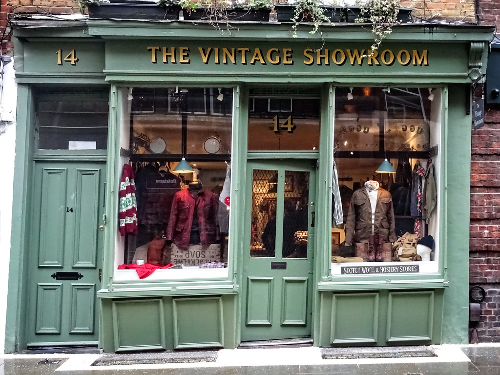 Retro clothing stores - Vintage Finds in London - Blue 17 Vintage Clothing