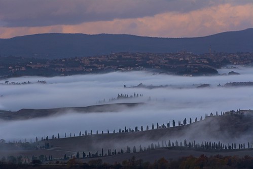 landscape paesaggio toscana tuscany italy italia siena hills colline campagnatoscana cretesenesi asciano nikond7100 nikon d7100 rollinghills nikon18300 fog nebbia nebbiaasiena