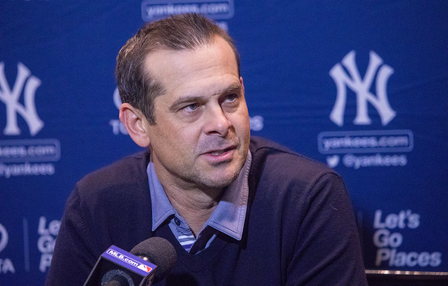 New Yankees skipper Aaron Boone talks to reporters at the Winter Meetings.