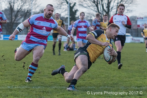 Lewis Robling Lewis Robling outpaces Toby Williams to score -3855 | Flickr