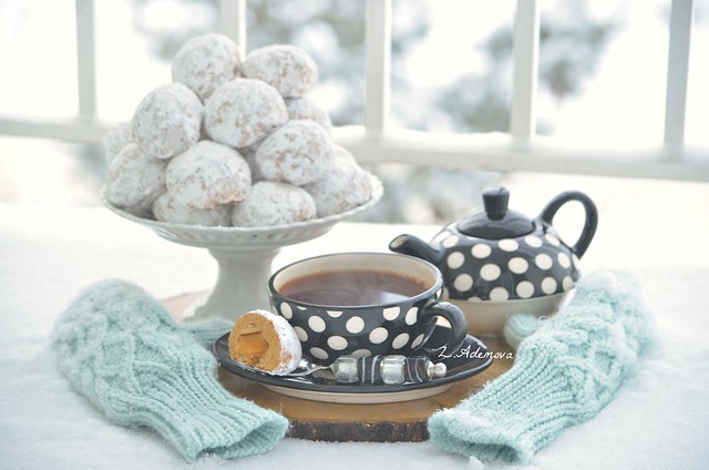 Honey & caramel Snowball Cookies