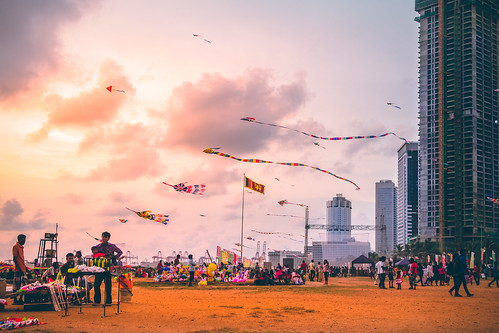 srilanka colombo gallefacegreen beach sunset goldenhour kites sky clouds canon canoneos7d canonefs18135mmf3556is