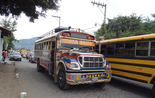 autobuses decorados en Santiago de los Caballeros de Guatemala o Antigua Guatemala 15