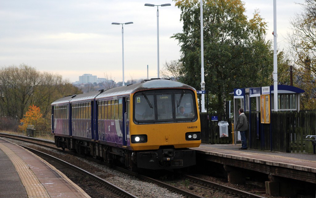 Darton. | Northern Class 144 No 144019 arriving at Darton wi… | Flickr