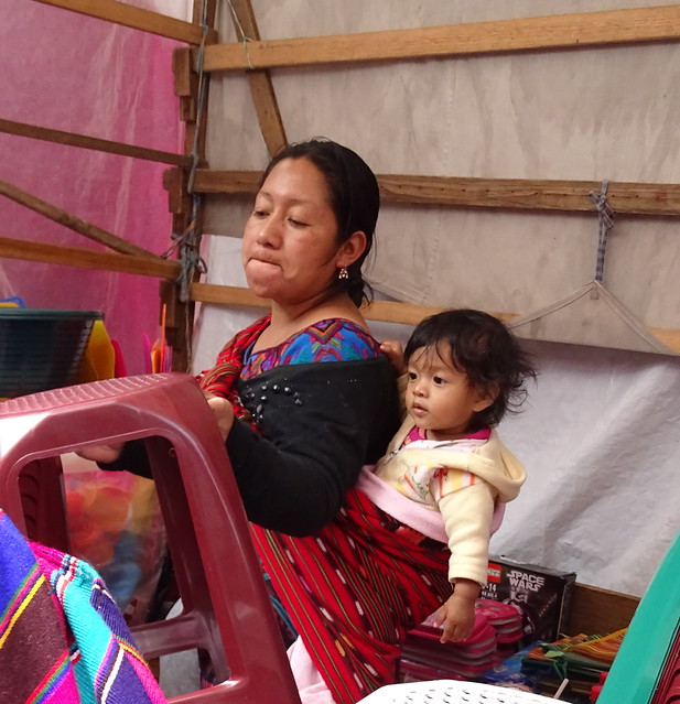mujer y niña su gente Chichicastenango Guatemala 06