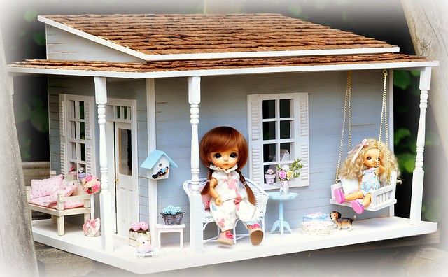 Little Blue Cottage dollhouse for Myrtille and Nina