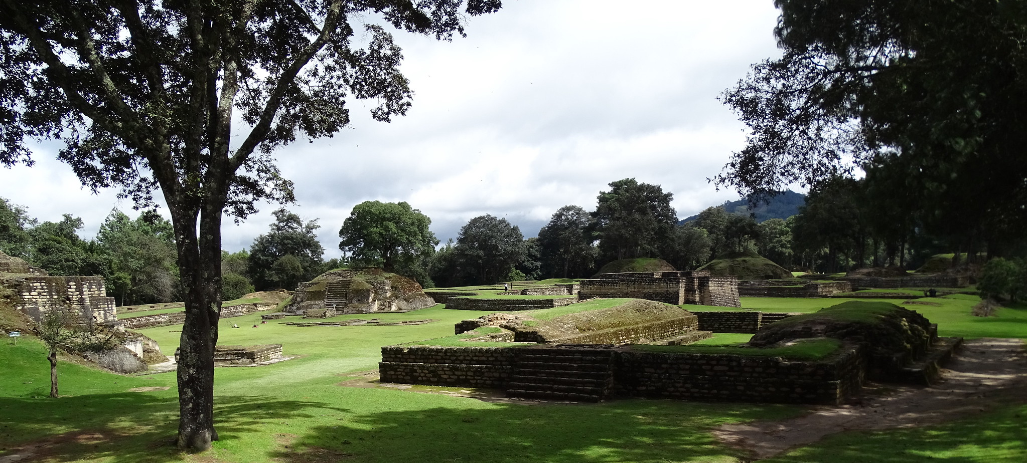 plaza Iximché Sitio Arqueológico Ciudad Maya Guatemala 