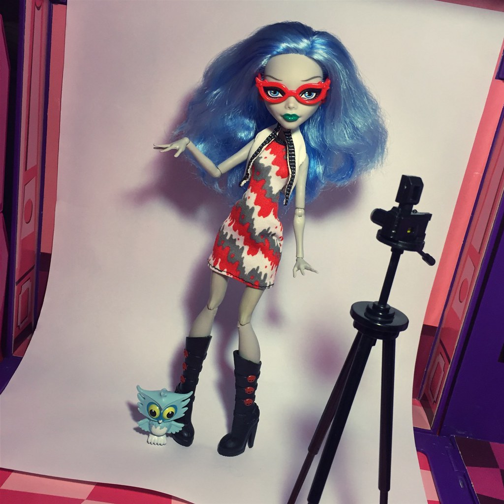 Ghoulia Yelps - Scooter (wearing Picture Day look, 2012)