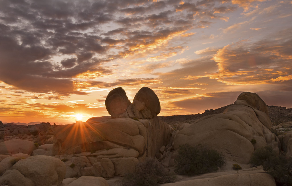 Sunrise over boulder formations at Heartbreak Rock, Joshua Tree National Park