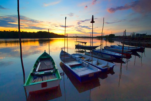 sunrise reflection sea cloud colours boats lumut perak darulridzuan malaysia travel place trip canon eos700d canoneos700d canonlens 10mm18mm wideangle