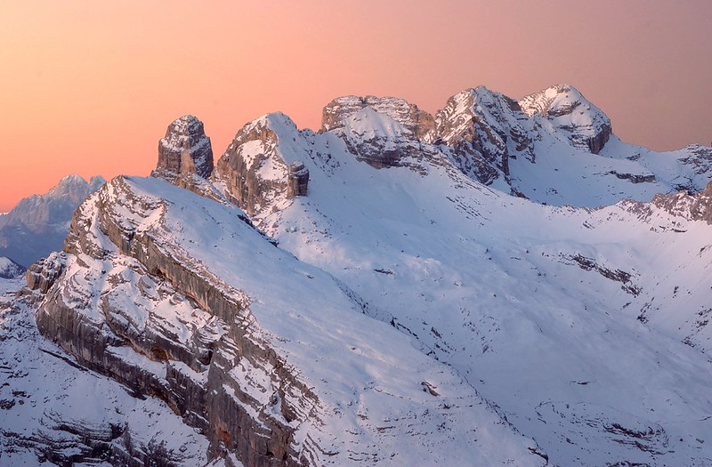 20051031-008F | Vor Sonnenaufgang auf der Pareispitze / Col Becchei (2794 m), Blick zu den Furcia-Rossa-Spitzen (2781 m). Dolomiten, Fanes, 31.10.2005