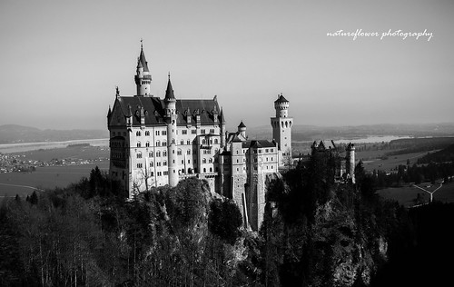 neuschwanstein castle bavaria mountain hohenschwangau fussen ludwigii richard wagner alpsee schwansee germany