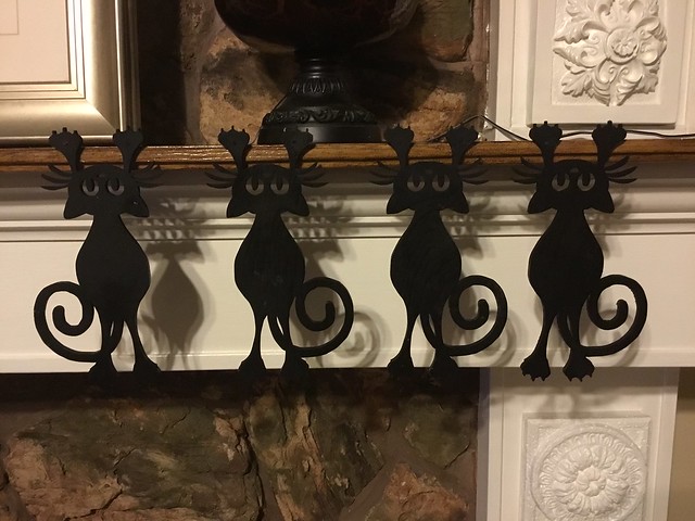 Hanging cat pic scroll saw