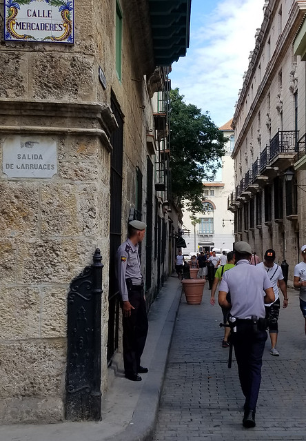 Vigilando la Calle de la Amargura Habana 2017