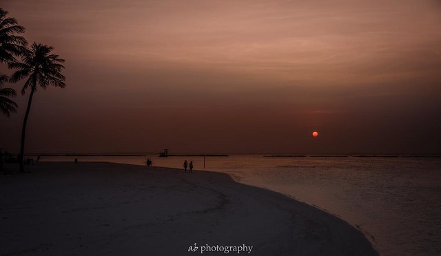 Sunsets to die for - at Sun Siyam Iru Fushi luxury resort in Maldives. . . #thesunsiyamirufushi #travel #travelwithshenaz #sunset #irufushi #maldives #beach #sunsiyamirufushi #bestvacations #lonelyplanet #bestplacestogo #luxuryworldtraveler #maldives #tra