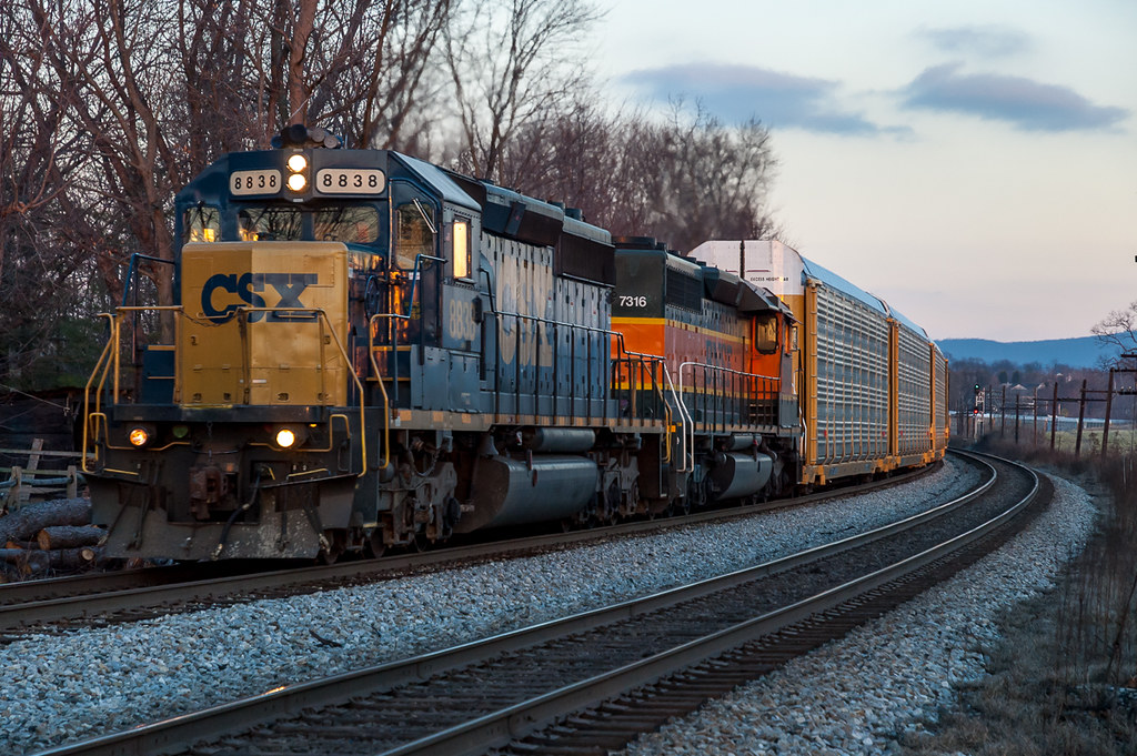 Westbound at Dusk on the B&O | CSX autoracks roll west at du… | Flickr