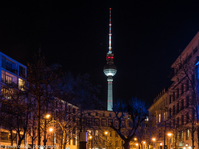 Berlin Fehrnsehtrum bei Nacht