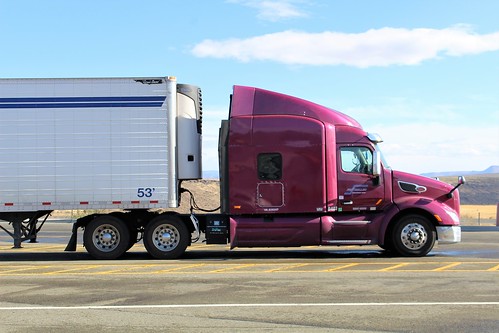 peterbilt truck semi bigrig 18wheeler transport tractortrailer trucking restarea sunsetpoint arizona interstate17 i17 freymiller