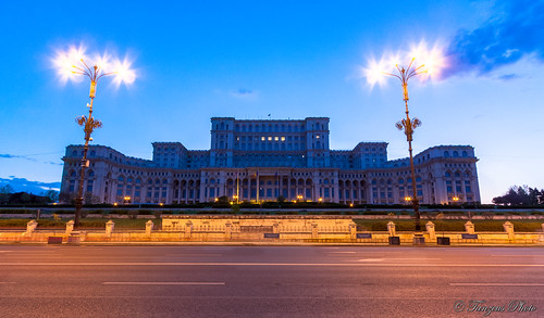 Sunset at Palatul Parlamentului (Palace of Parliament), Bucureşti, Romania by Tanzeus, palatulparlamentului palaceofparliament parlamento bucureşti bucharest bucarest romania tanzeusphot