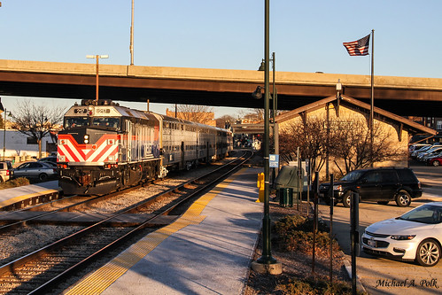 metra emd f40ph3 heritage corridor train passenger 915 lemont illinois chicago alton railroad depot station