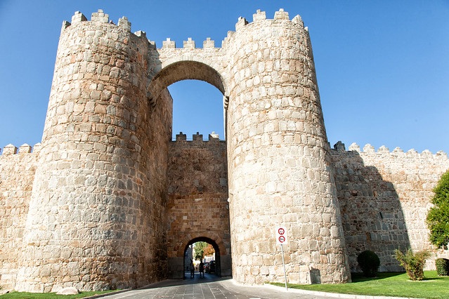 Gate through Avila City Walls_2971