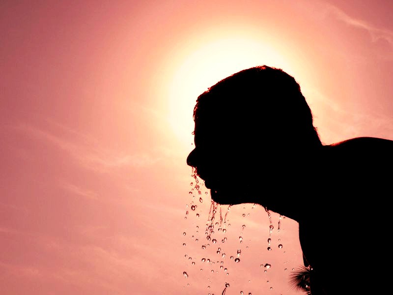 Μπορεί ο καύσωνας να επηρεάσει τη λειτουργία του εγκεφάλου μας; Τι λένε οι ειδικοί 4 Summer Heat | Rosh PR | Flickr