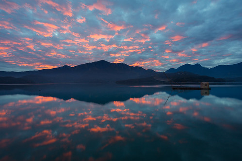 taiwan reflections dawn sunrise lake 日月潭 日出 火燒雲 倒影 南投
