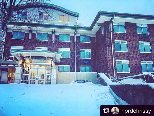 Snow place like Home! Stay warm out there. See everyone in a few weeks! #LeFevreHall #nphive #npreslife #beesquad #npsocial #newpaltz #Repost @nprdchrissy