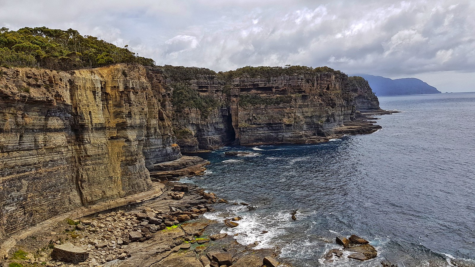 Tasman Peninsula sea cliffs
