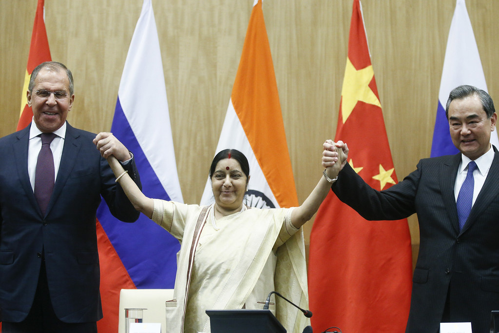 Россия индия союз. Россия Индия Китай. Россия Индия и Китай объединятся. Индийско-китайские отношения. Индийские дипломаты.