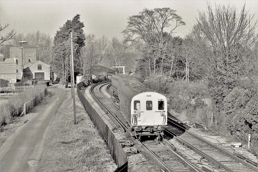 Nearing Windsor | SR class 418/1 (2-SAP) unit 5910 leads ano… | Flickr