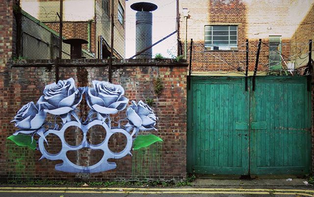 #tbt to my last #London visit, discovering some #art by #Ludo, part 2. . #streetart #graffiti #londonstreetart #streetartlondon #streetart_daily #urbanart #urbanart_daily #graffitiart_daily #graffitiart #streetarteverywhere #mural #wallart #ilovestreetart