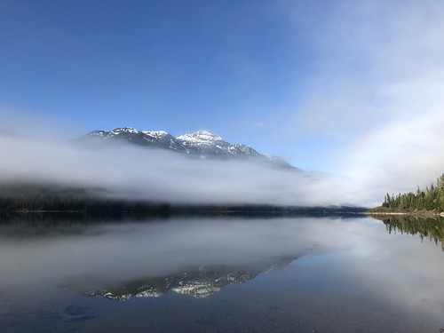 Buttle Lake - mountains