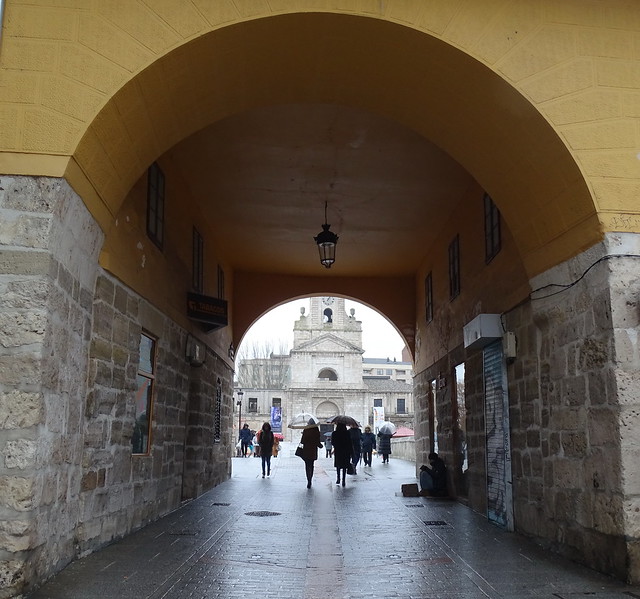 Arco de San Juan puerta de muralla Burgos 03