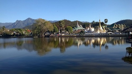 temple maehongson nokia lumia 630 landscape thailand town city