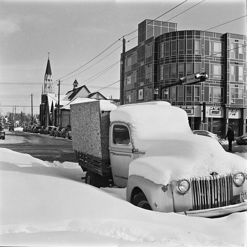 old truck, snow in Inglewood | by andy curtis