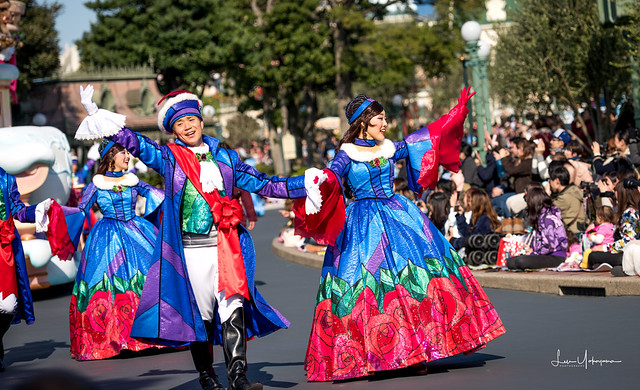 Tokyo Disneyland 2017 63 - Dancers from Disney Christmas Stories Parade.jpg