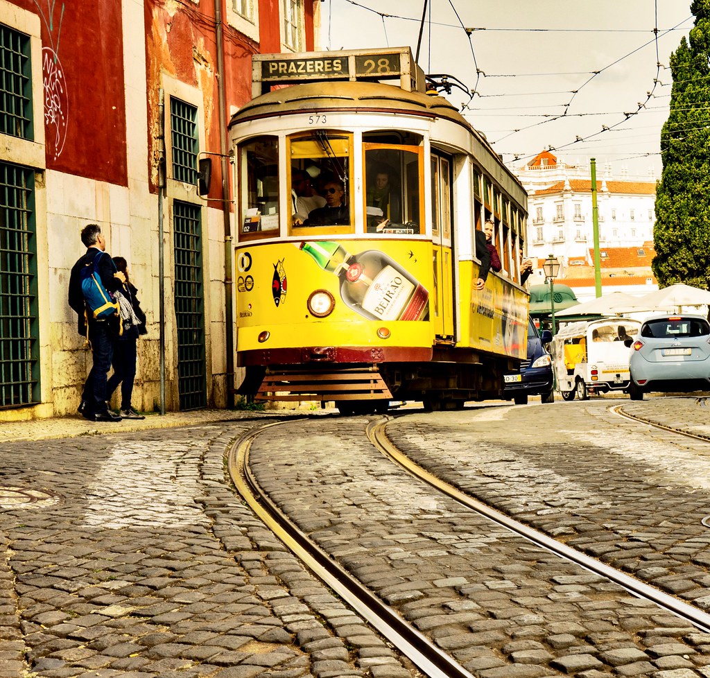 Moving in Lisbon: the elevadores and the funiculars