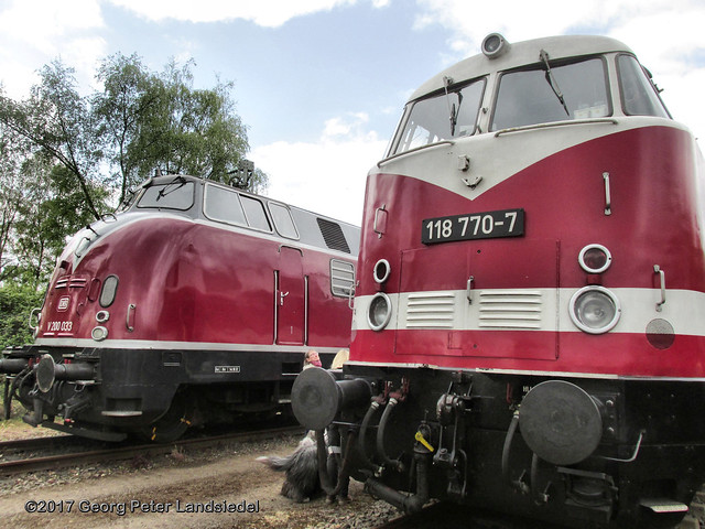 Diesellokomotive 118 770-7 ex Deutsche Reichsbahn & Diesellokomotive V 200 033 ex Deutsche Bundesbahn