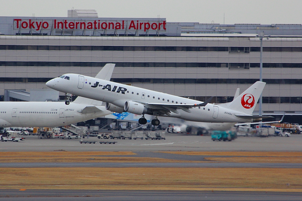 JA249J - E190 - Japan Airlines