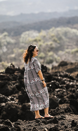 hawaii bigisland naalehu mamalahoahighway hawaiʻibeltroad maunaloaoverlook lavaflows southwesternriftofmaunaloa eruption basalt aʻāʻōhiʻatouristvisitorsightseerwomanbrunette wyojones