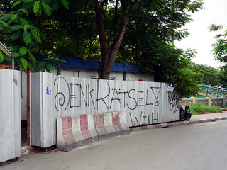 Graffiti in Bangkok 2015 | Artist(s): DENK RÄTSEL WITH MAS 0… | Flickr