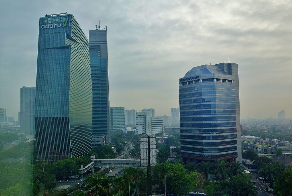 INDONESIEN, Jakarta , Skyline im Morgengrau (vom Hotelfenster aus) 17052/9505