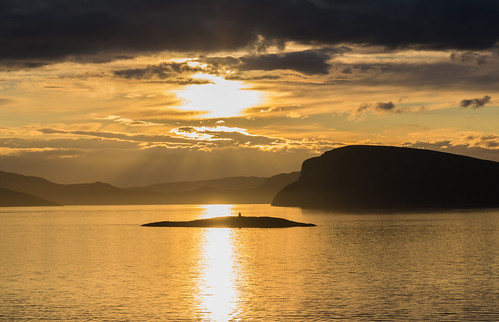 Håja and Rypklubbskjæret by SPMac, håja rocky island hammerfest norway rypefjord polarbase arctic circle barents sea sunset clouds navi