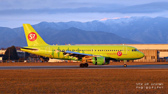 VP-BTX S7 - Siberia Airlines Airbus A319-114