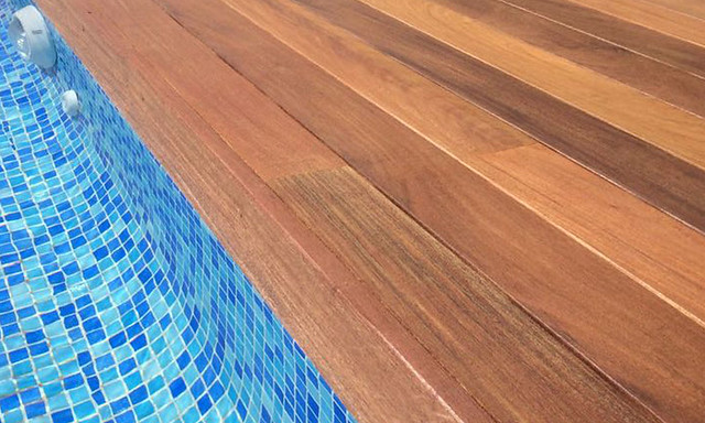 tarima de madera Ipe para piscinas