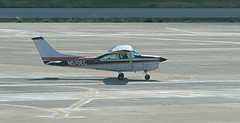 Cessna R182 Skylane RG / N570EC
