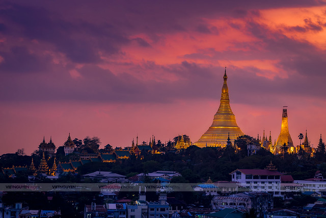 Shwedagon Pagoda at night in Yangon, Myanmar.