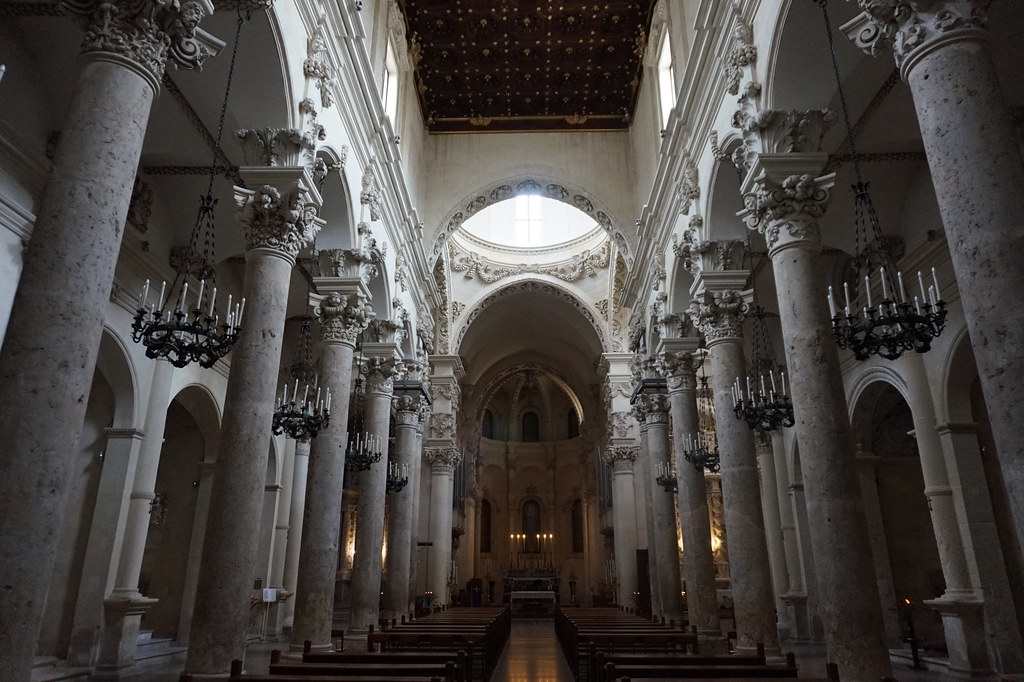 Basilique Santa Croce, Lecce : Vue intérieure